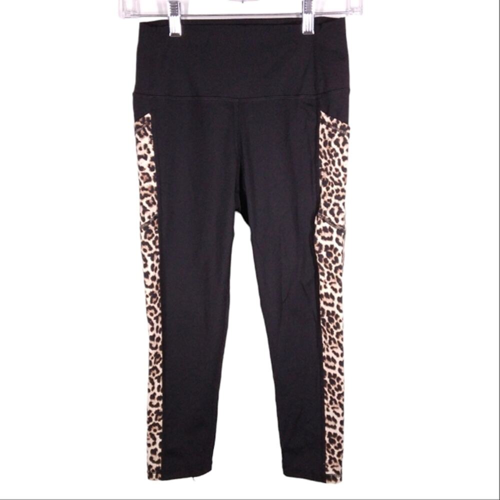 Zyia Leopard Pocket Capri Leggings Black size 6 - 8